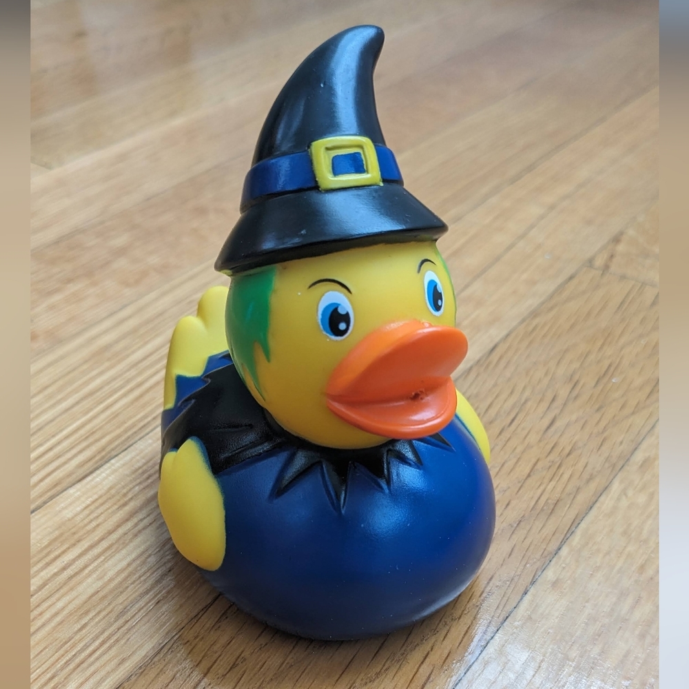 2007 Toysmith Witch Rubber Duck. In Great Condition!